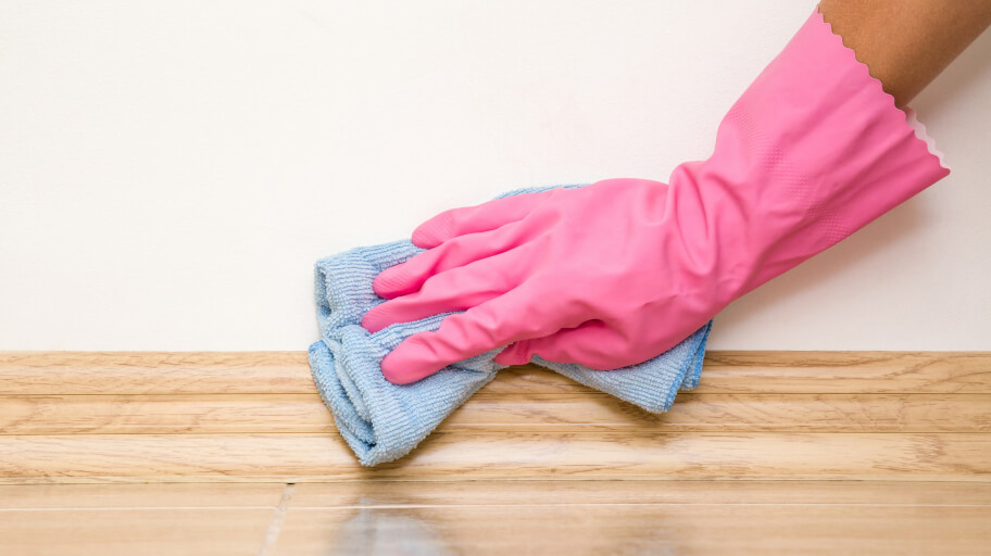 https://fantasticcleaners.com.au/blog/wp-content/uploads/2017/09/Three-Easy-Ways-to-Clean-Your-Skirting-Boards.jpg