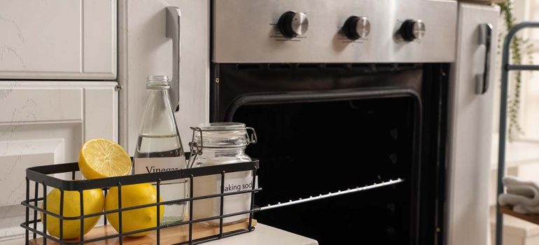 Clean the Inside of Your Oven Without Scrubbing