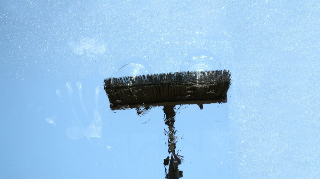 what ways are there to clean outside windows you can't reach