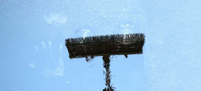 what ways are there to clean outside windows you can't reach