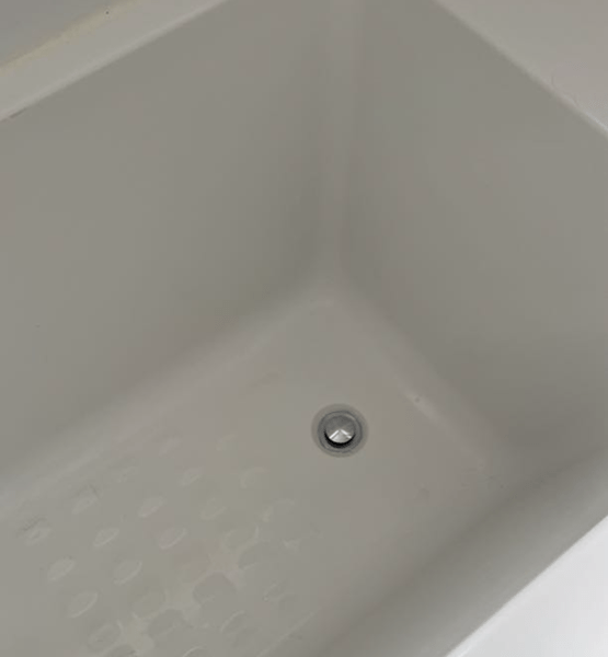 End of lease cleaning Sydney bathtub after