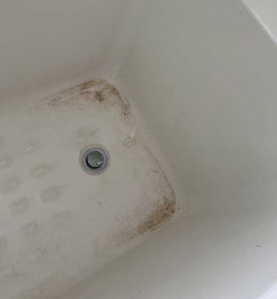 End of lease cleaning Sydney bathtub before