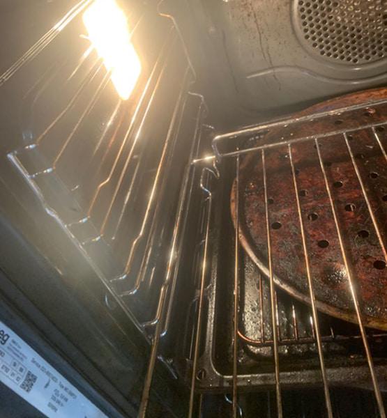 Cleaning oven Melbourne before