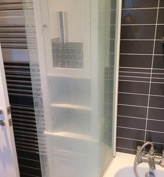 Vacate cleaning Perth shower screen before