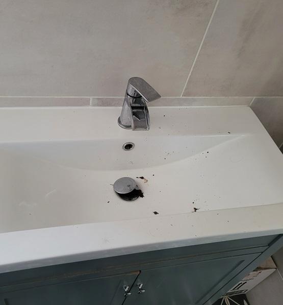 Vacate cleaning Perth sink before