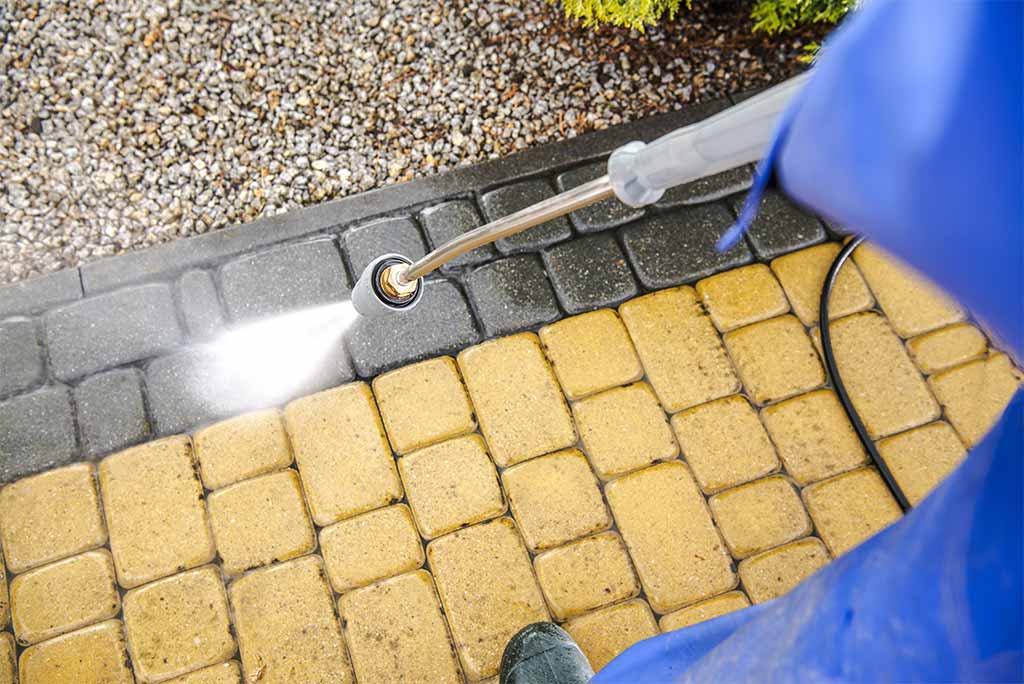 Driveway Pressure Cleaning services by professional pressure cleaner