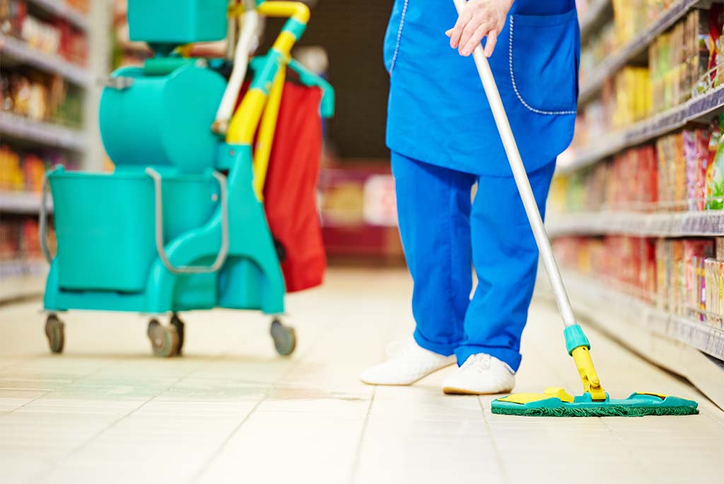 professional shop cleaning services - comercialy cleaning a store