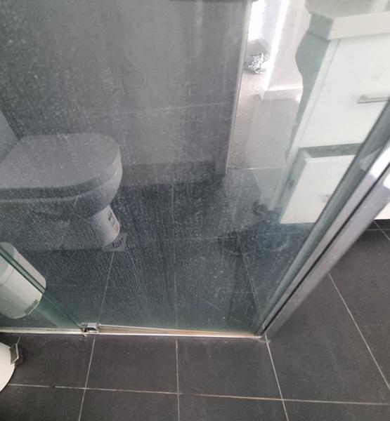 End of lease cleaning Melbourne bathroom before